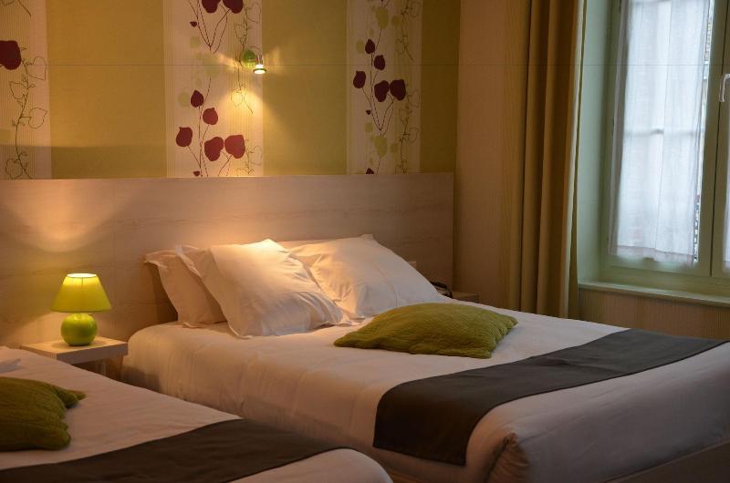 Brit Hotel Du Dauphin LʼAigle Eksteriør bilde