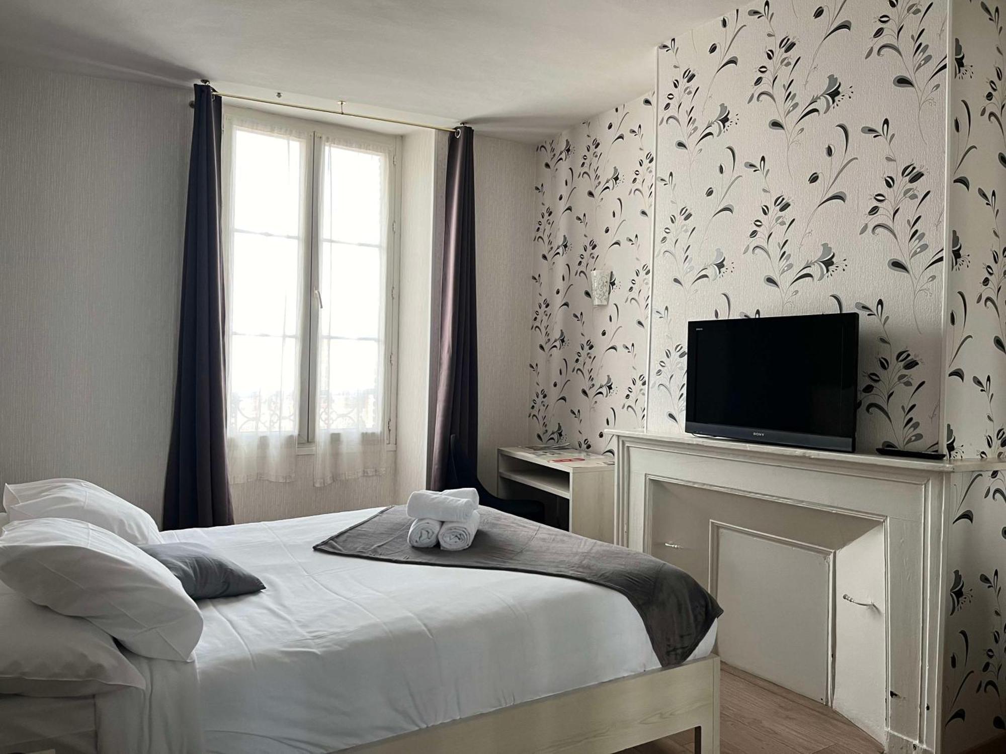 Brit Hotel Du Dauphin LʼAigle Eksteriør bilde