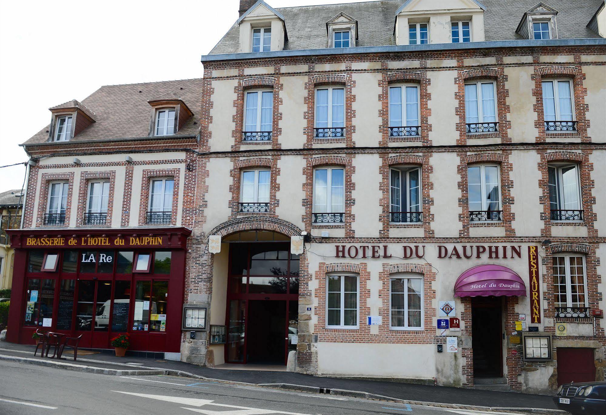 Brit Hotel Du Dauphin LʼAigle Eksteriør bilde